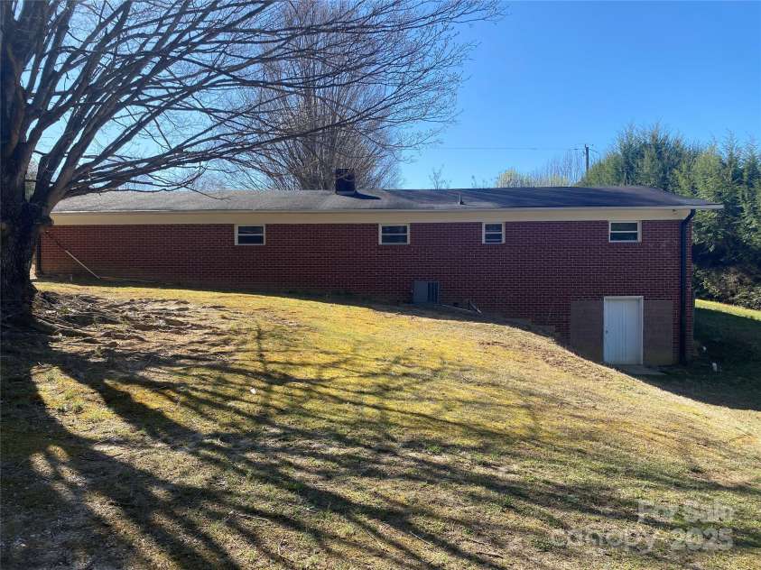 1773 Carlton Drive, Lenoir, NC 28645.  MLS# CAR4231289, YatesRealty ID 7360. 