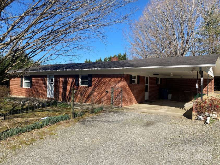 1773 Carlton Drive, Lenoir, NC 28645.  MLS# CAR4231289, YatesRealty ID 7360. 