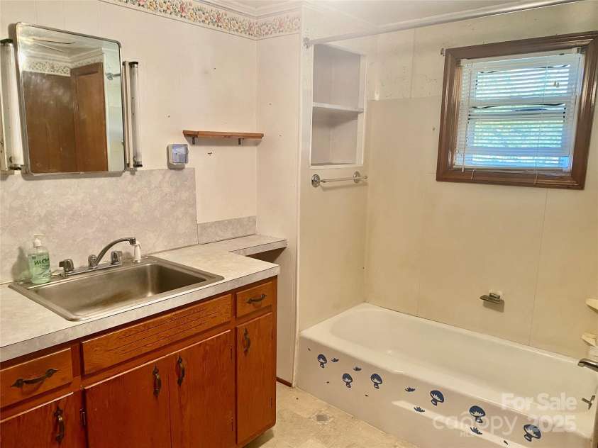 1773 Carlton Drive, Lenoir, NC 28645.  MLS# CAR4231289, YatesRealty ID 7360. 