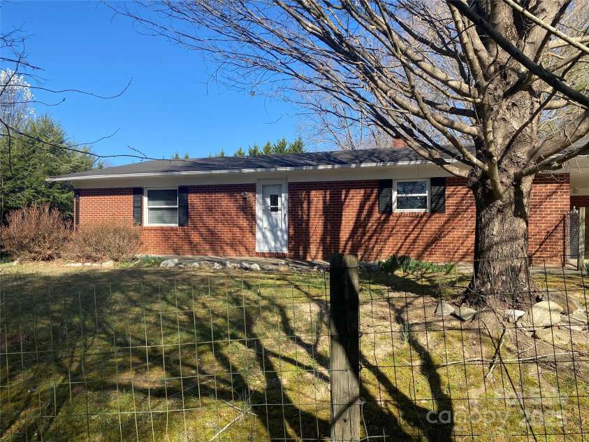 1773 Carlton Drive, Lenoir, NC 28645.  MLS# CAR4231289, YatesRealty ID 7360. 