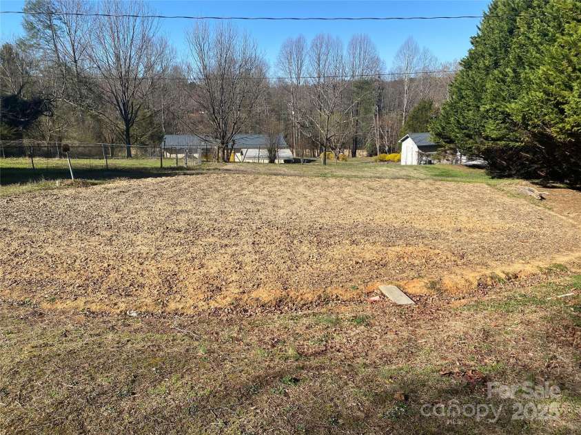 1773 Carlton Drive, Lenoir, NC 28645.  MLS# CAR4231289, YatesRealty ID 7360. Garden Spot