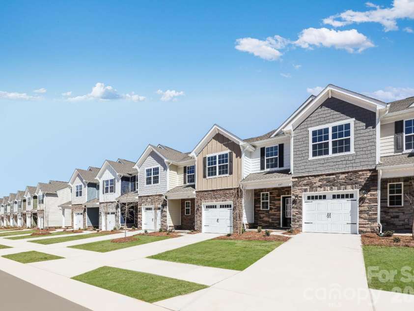 647 Sparano Loop, York, SC 29745.  MLS# CAR4345272, YatesRealty ID 7362. 