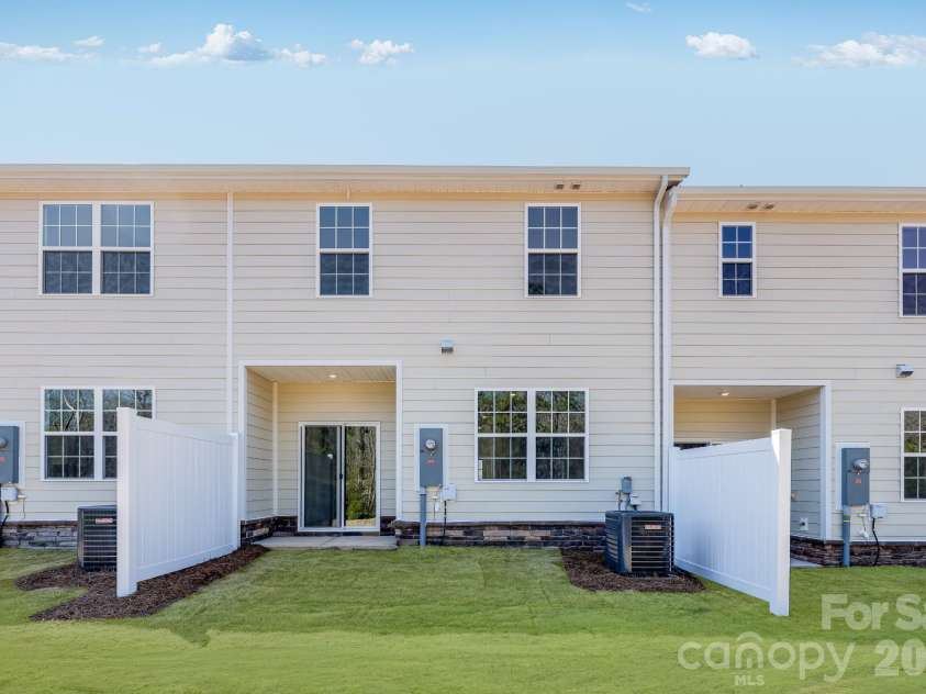647 Sparano Loop, York, SC 29745.  MLS# CAR4345272, YatesRealty ID 7362. 