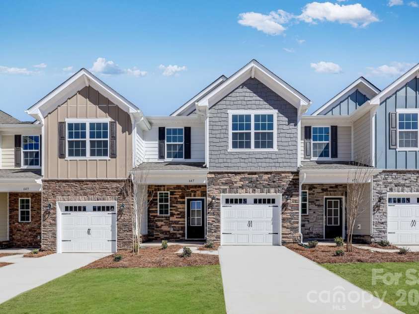 647 Sparano Loop, York, SC 29745.  MLS# CAR4345272, YatesRealty ID 7362. 