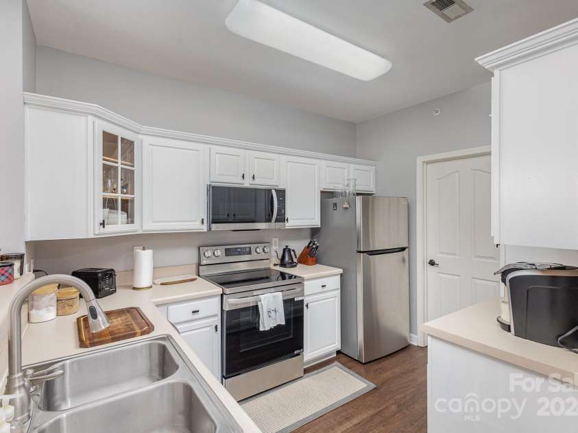 17135 Red Feather Drive, Charlotte, NC 28277.  MLS# CAR4168638, YatesRealty ID 7364. 