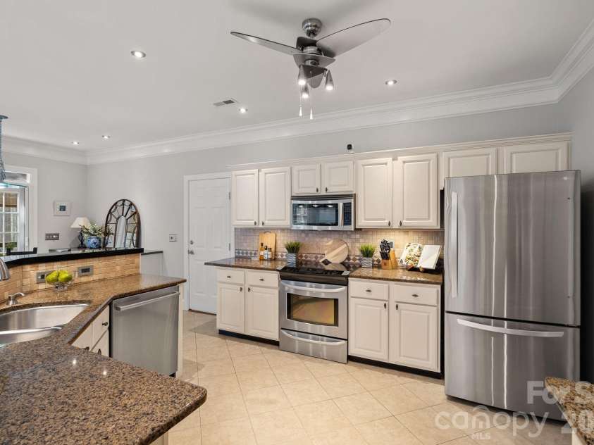 115 Pine Cliff Lane, Mooresville, NC 28117.  MLS# CAR4354716, YatesRealty ID 7368. 