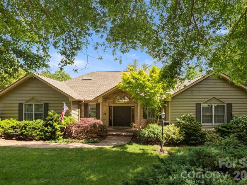 842 Rickel Drive, Hendersonville, NC 28739.  MLS# CAR4273464, YatesRealty ID 7369. 
