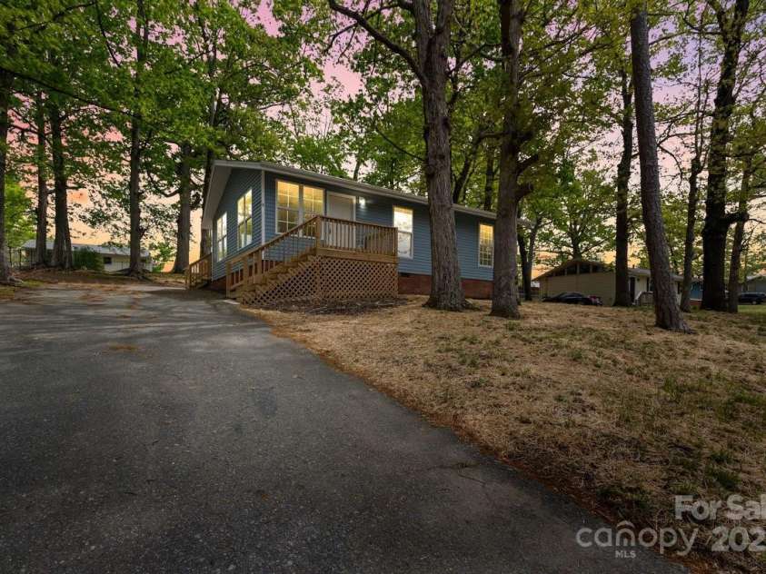 313 Villa Street, Kannapolis, NC 28083.  MLS# CAR4247163, YatesRealty ID 7370. 