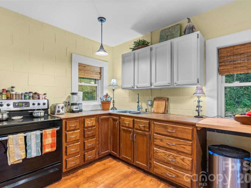 1087 Turkey Creek Road, Leicester, NC 28748.  MLS# CAR4358676, YatesRealty ID 7371. Kitchen