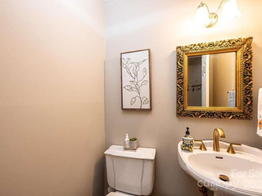 1524 Court Circle, Newton, NC 28658.  MLS# CAR4247283, YatesRealty ID 7372. 