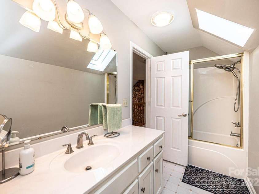 1524 Court Circle, Newton, NC 28658.  MLS# CAR4247283, YatesRealty ID 7372. 