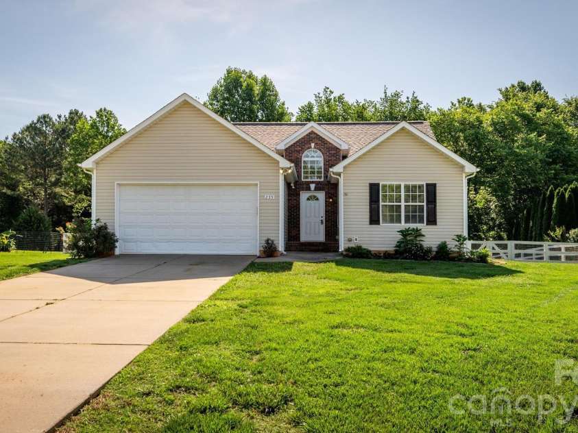 235 Kendra Drive, Mooresville, NC 28117.  MLS# CAR4389102, YatesRealty ID 7373. 