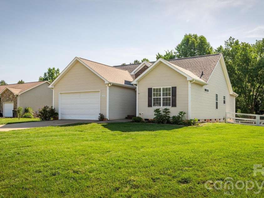 235 Kendra Drive, Mooresville, NC 28117.  MLS# CAR4389102, YatesRealty ID 7373. 