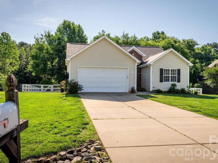 235 Kendra Drive, Mooresville, NC 28117.  MLS# CAR4389102, YatesRealty ID 7373. 