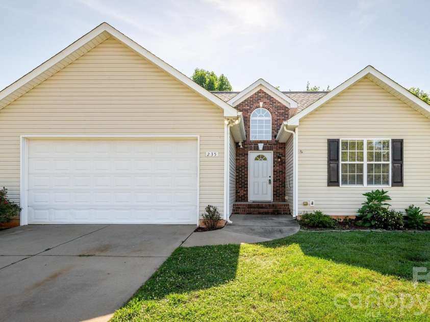 235 Kendra Drive, Mooresville, NC 28117.  MLS# CAR4389102, YatesRealty ID 7373. 