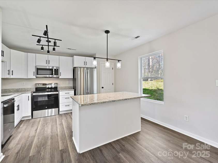 3201 Decapolis Drive, Charlotte, NC 28215.  MLS# CAR4282922, YatesRealty ID 7373. 