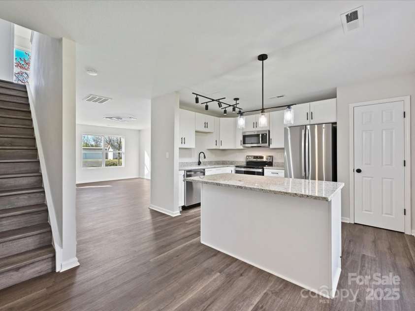 3201 Decapolis Drive, Charlotte, NC 28215.  MLS# CAR4282922, YatesRealty ID 7373. 