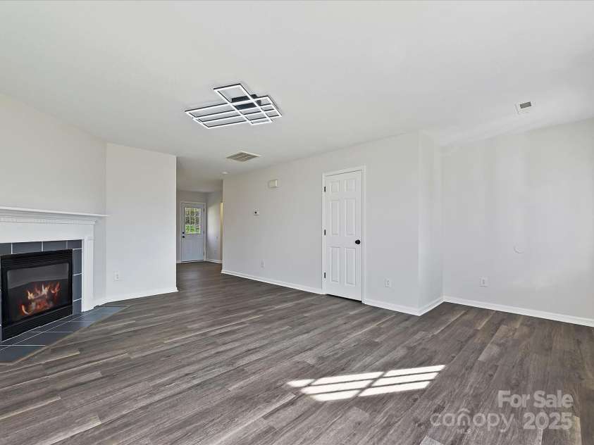 3201 Decapolis Drive, Charlotte, NC 28215.  MLS# CAR4282922, YatesRealty ID 7373. 