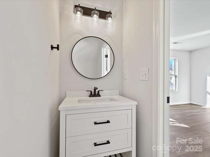 3201 Decapolis Drive, Charlotte, NC 28215.  MLS# CAR4282922, YatesRealty ID 7373. 