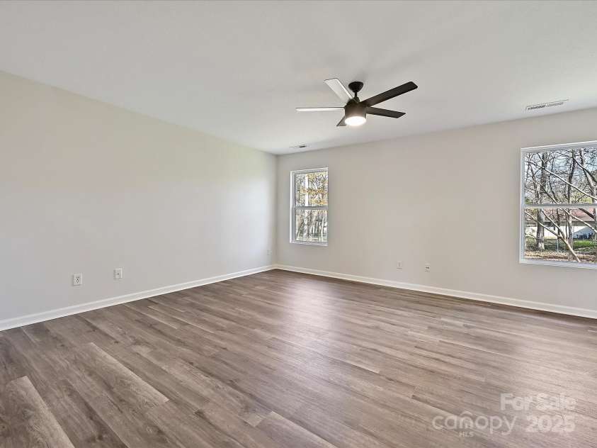 3201 Decapolis Drive, Charlotte, NC 28215.  MLS# CAR4282922, YatesRealty ID 7373. 