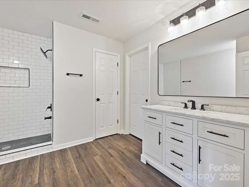 3201 Decapolis Drive, Charlotte, NC 28215.  MLS# CAR4282922, YatesRealty ID 7373. 