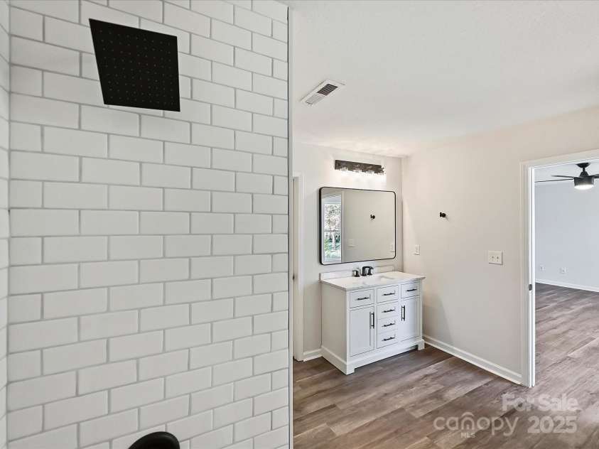 3201 Decapolis Drive, Charlotte, NC 28215.  MLS# CAR4282922, YatesRealty ID 7373. 