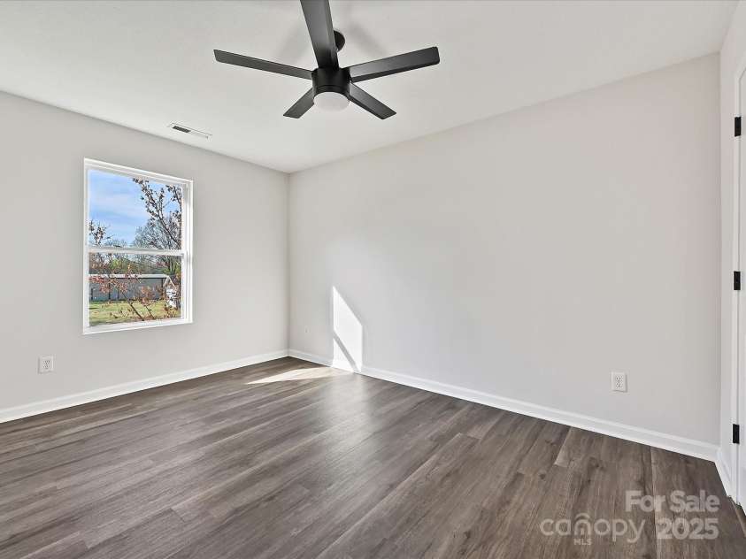 3201 Decapolis Drive, Charlotte, NC 28215.  MLS# CAR4282922, YatesRealty ID 7373. 