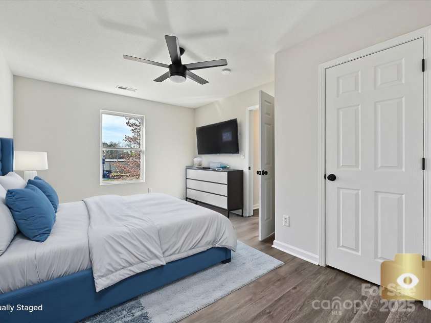 3201 Decapolis Drive, Charlotte, NC 28215.  MLS# CAR4282922, YatesRealty ID 7373. 