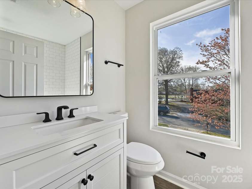 3201 Decapolis Drive, Charlotte, NC 28215.  MLS# CAR4282922, YatesRealty ID 7373. 