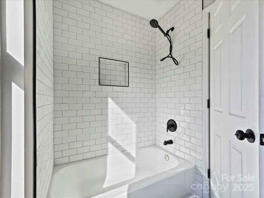 3201 Decapolis Drive, Charlotte, NC 28215.  MLS# CAR4282922, YatesRealty ID 7373. 