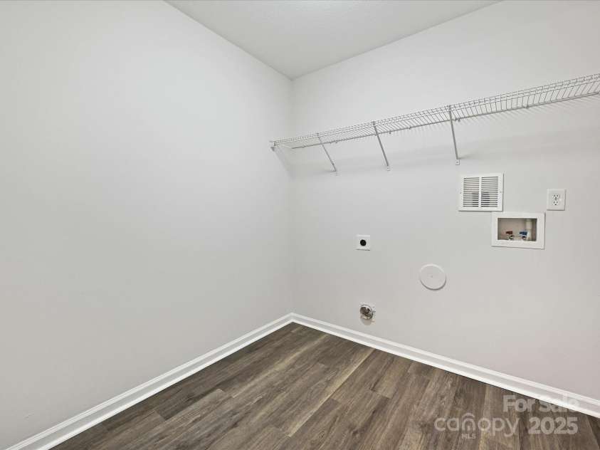 3201 Decapolis Drive, Charlotte, NC 28215.  MLS# CAR4282922, YatesRealty ID 7373. 