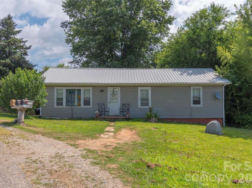 492, 518 and 524 Scruggs Circle, Canton, NC 28716.  MLS# CAR4050806, YatesRealty ID 7376. 