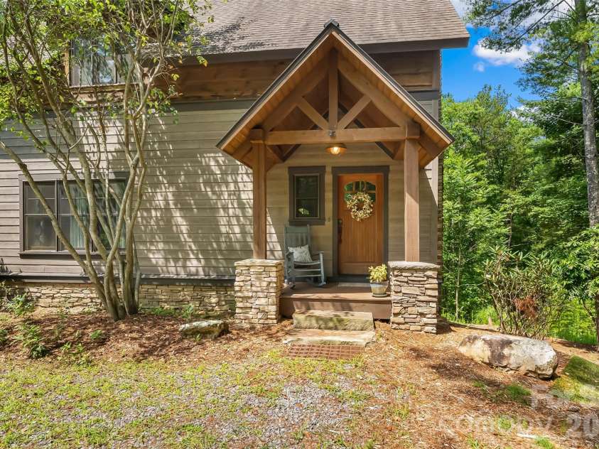 4064 Dense Acre Trail, Nebo, NC 28761.  MLS# CAR4301277, YatesRealty ID 7377. Welcome to The Treehaus