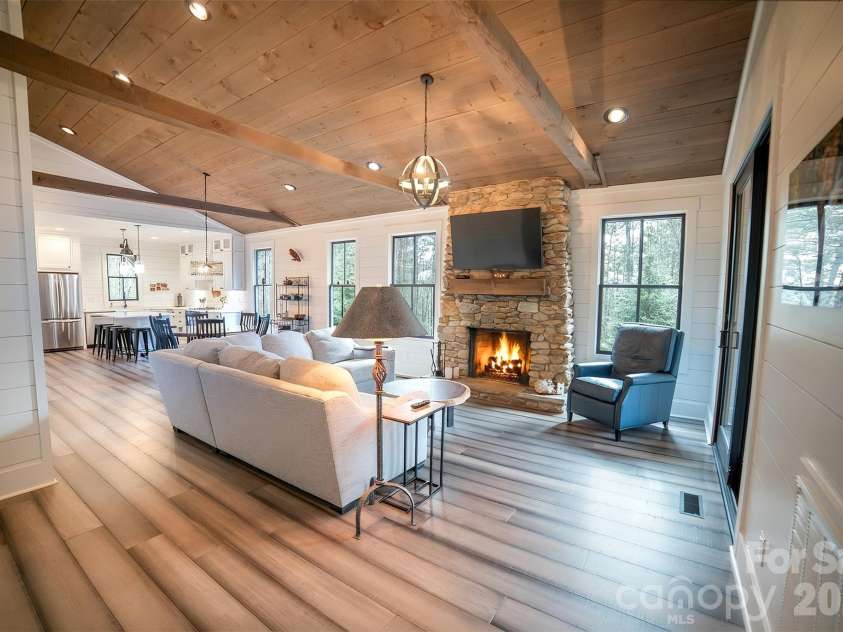 2004 Fergusons Folly Drive, Nebo, NC 28761.  MLS# CAR4349625, YatesRealty ID 7379. 