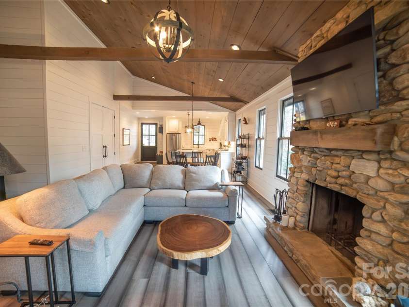 2004 Fergusons Folly Drive, Nebo, NC 28761.  MLS# CAR4349625, YatesRealty ID 7379. 
