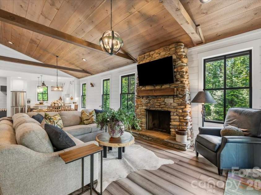 2004 Fergusons Folly Drive, Nebo, NC 28761.  MLS# CAR4349625, YatesRealty ID 7379. 