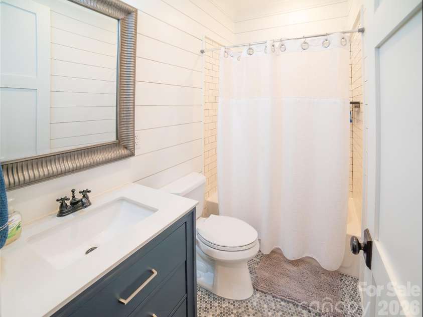 2004 Fergusons Folly Drive, Nebo, NC 28761.  MLS# CAR4349625, YatesRealty ID 7379. Second full bath