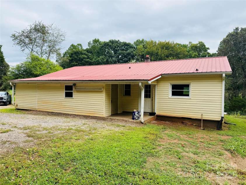 126 Penguin Lane, Statesville, NC 28625.  MLS# CAR4300681, YatesRealty ID 738. 