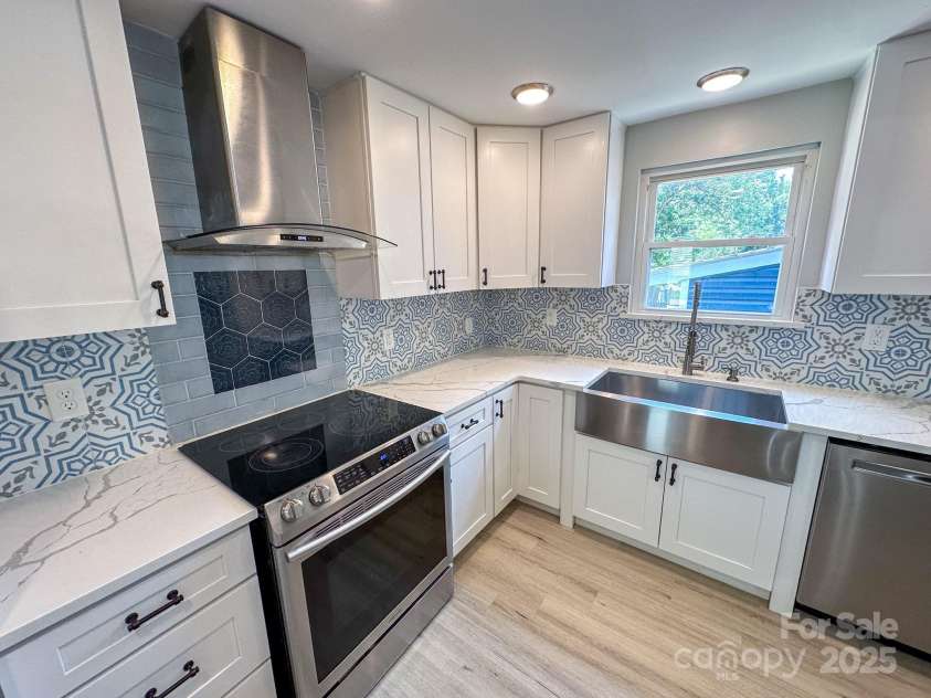 7812 Highbanks Court, Charlotte, NC 28212.  MLS# CAR4232005, YatesRealty ID 7380. 