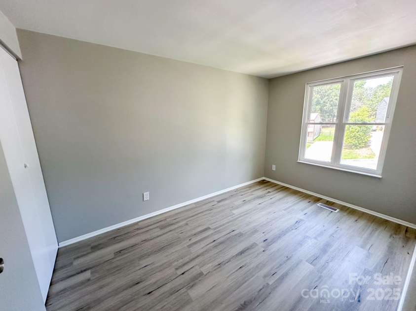 7812 Highbanks Court, Charlotte, NC 28212.  MLS# CAR4232005, YatesRealty ID 7380. 