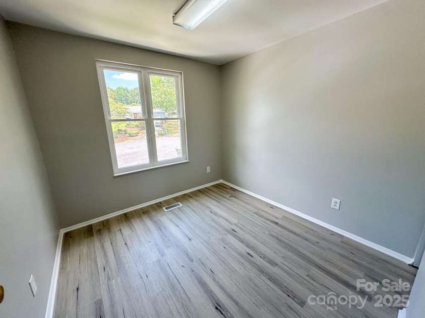 7812 Highbanks Court, Charlotte, NC 28212.  MLS# CAR4232005, YatesRealty ID 7380. 