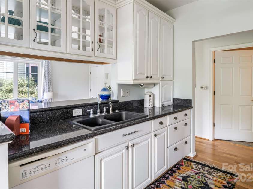 64 Clingman Avenue, Asheville, NC 28801.  MLS# CAR4285759, YatesRealty ID 7381. Easy, low maintenance living