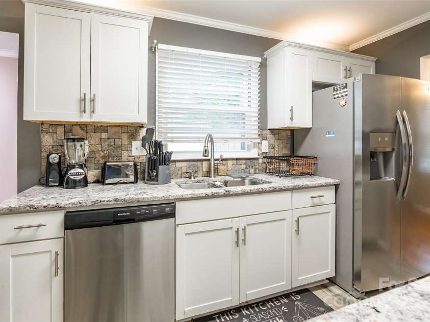1400 Fern Forest Drive, Gastonia, NC 28054.  MLS# CAR4243059, YatesRealty ID 7383. 