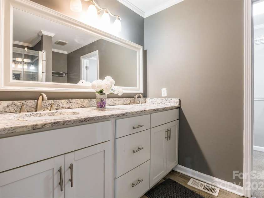 1400 Fern Forest Drive, Gastonia, NC 28054.  MLS# CAR4243059, YatesRealty ID 7383. 
