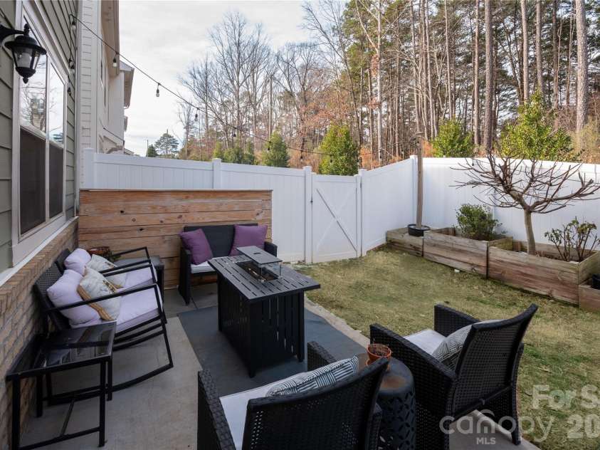 3123 Glenn Hope Way, Matthews, NC 28104.  MLS# CAR4346516, YatesRealty ID 7384. 