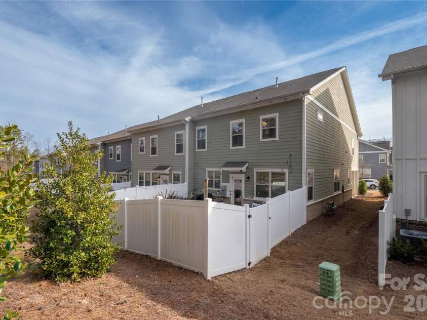 3123 Glenn Hope Way, Matthews, NC 28104.  MLS# CAR4346516, YatesRealty ID 7384. 