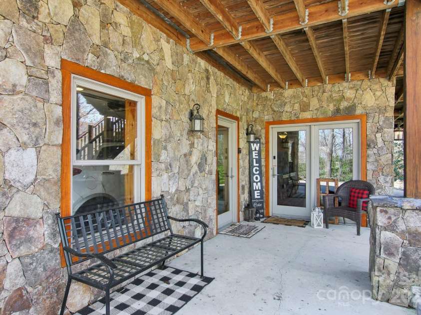 475 Toe River Road, Burnsville, NC 28714.  MLS# CAR4245970, YatesRealty ID 7384. 