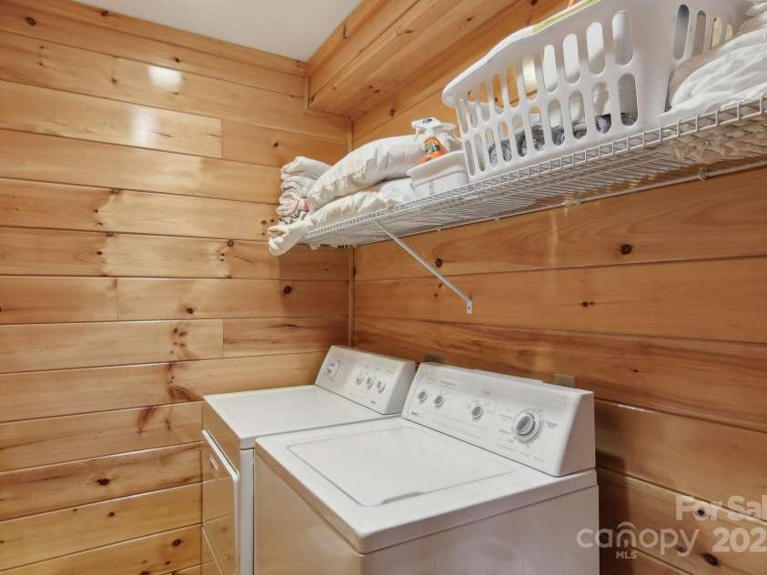 475 Toe River Road, Burnsville, NC 28714.  MLS# CAR4245970, YatesRealty ID 7384. 