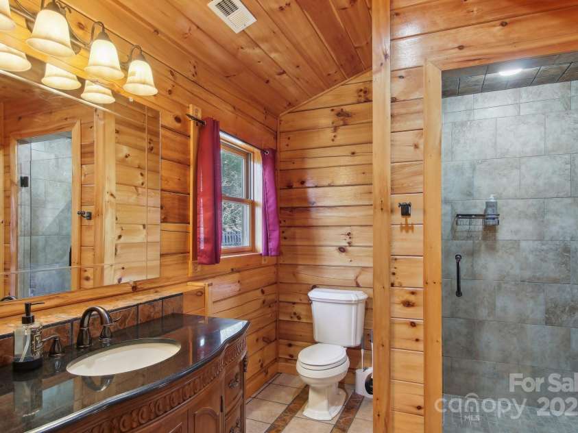 475 Toe River Road, Burnsville, NC 28714.  MLS# CAR4245970, YatesRealty ID 7384. 