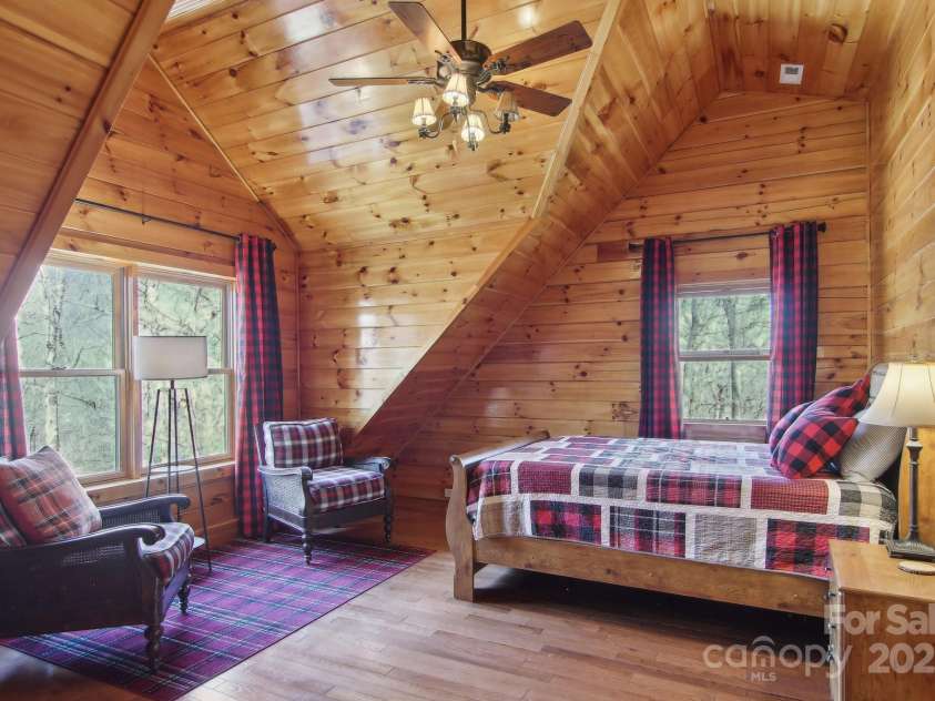 475 Toe River Road, Burnsville, NC 28714.  MLS# CAR4245970, YatesRealty ID 7384. 